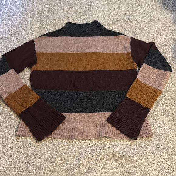 Express mock neck sweater - Picture 3 of 4